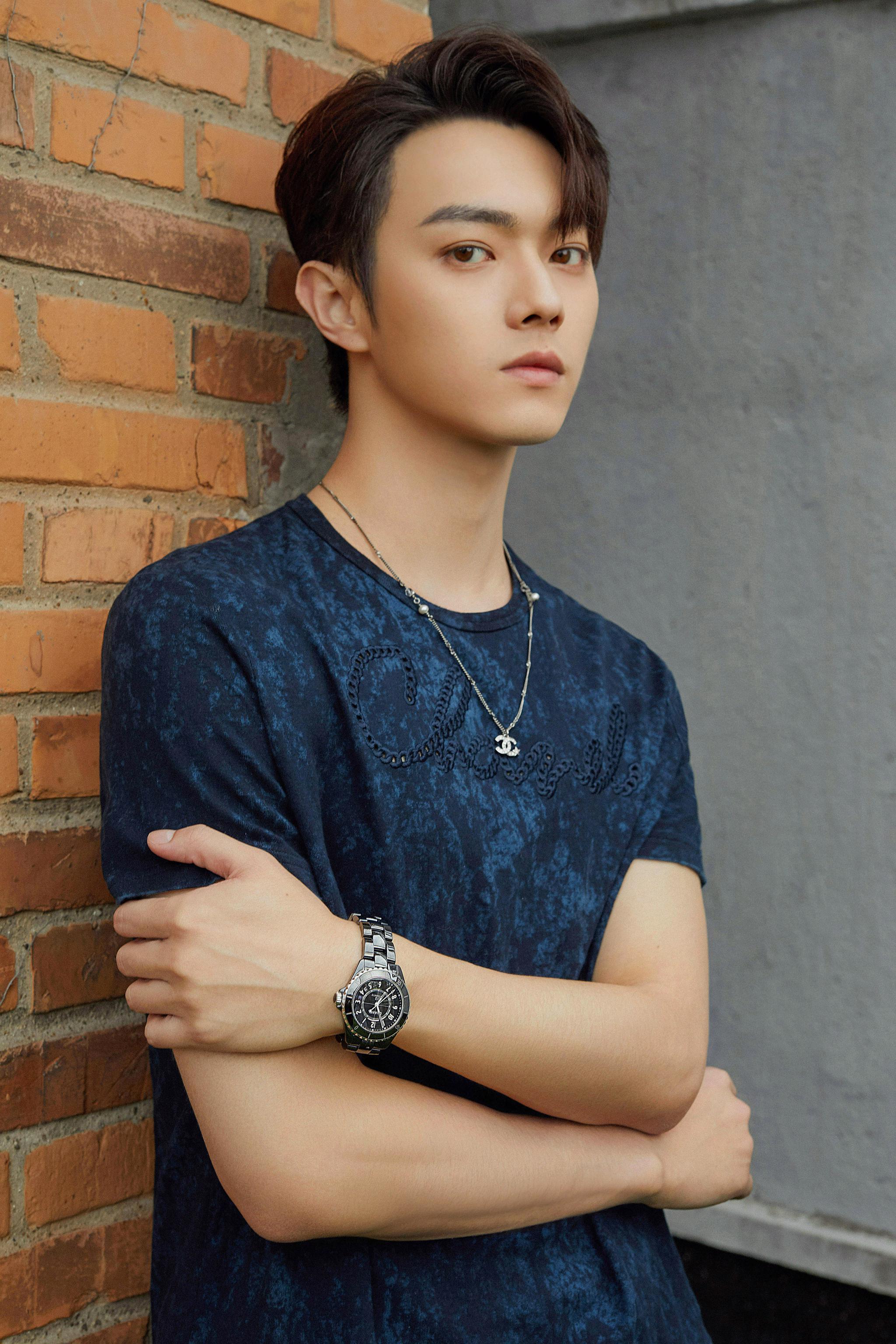 欢娱影视演员许凯soso诠释香奈儿j12黑色腕表系列