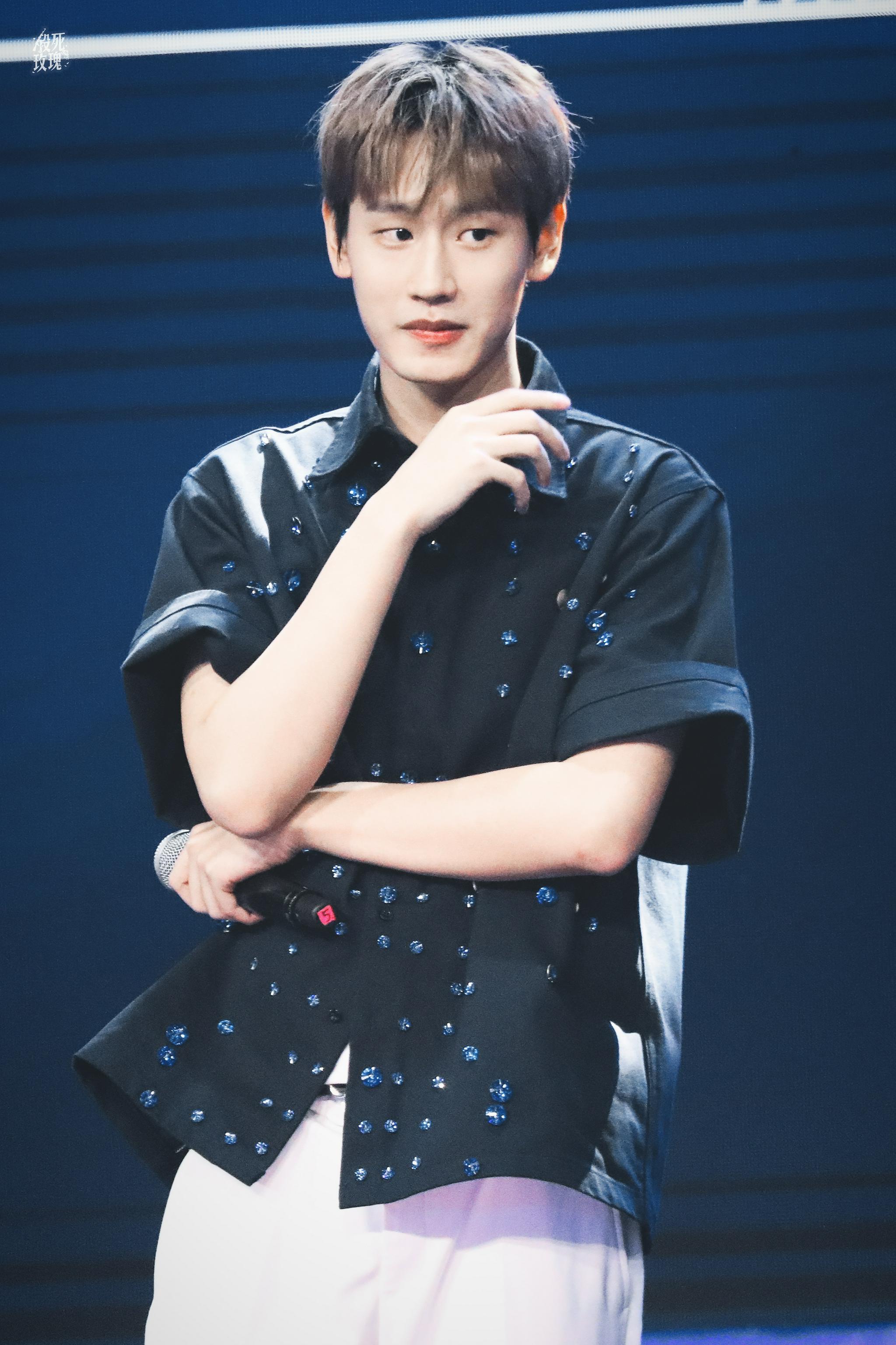 刘彰见面会饭拍 新皮肤解锁98 今日份的闪亮元气鸭鸭……_高清图集