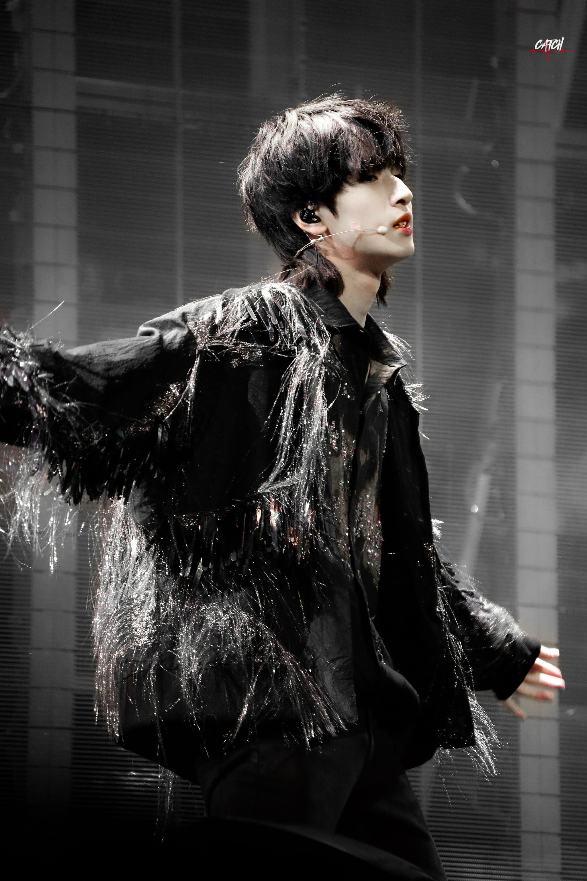 严浩翔舞台好绝美啊有被小严安利到期待小严的新舞台