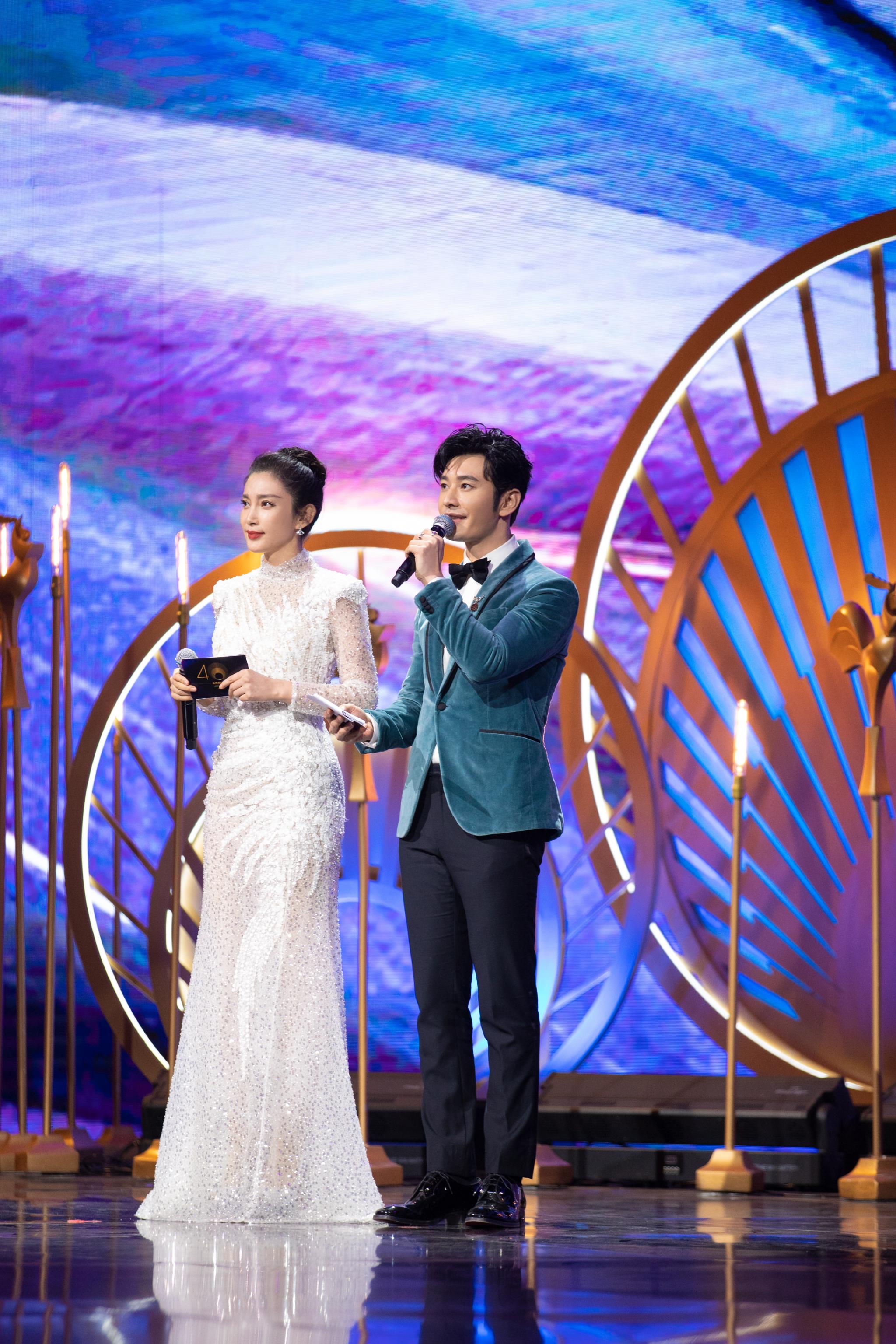 电影人@李冰冰 受邀担任第34届中国电影金鸡奖闭幕式主持人……__财经