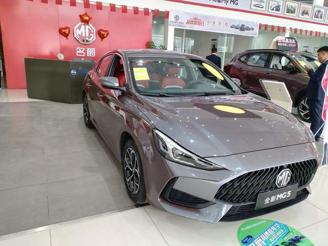 10万级最帅小钢炮!名爵5实拍,7.9秒破百,仅6.79万起-新浪汽车