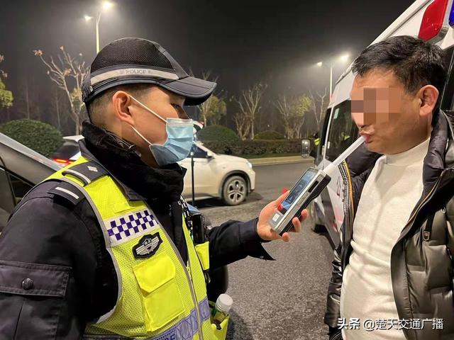 洪山交警春运严查酒驾不放松 三小时查获3名“酒司机”