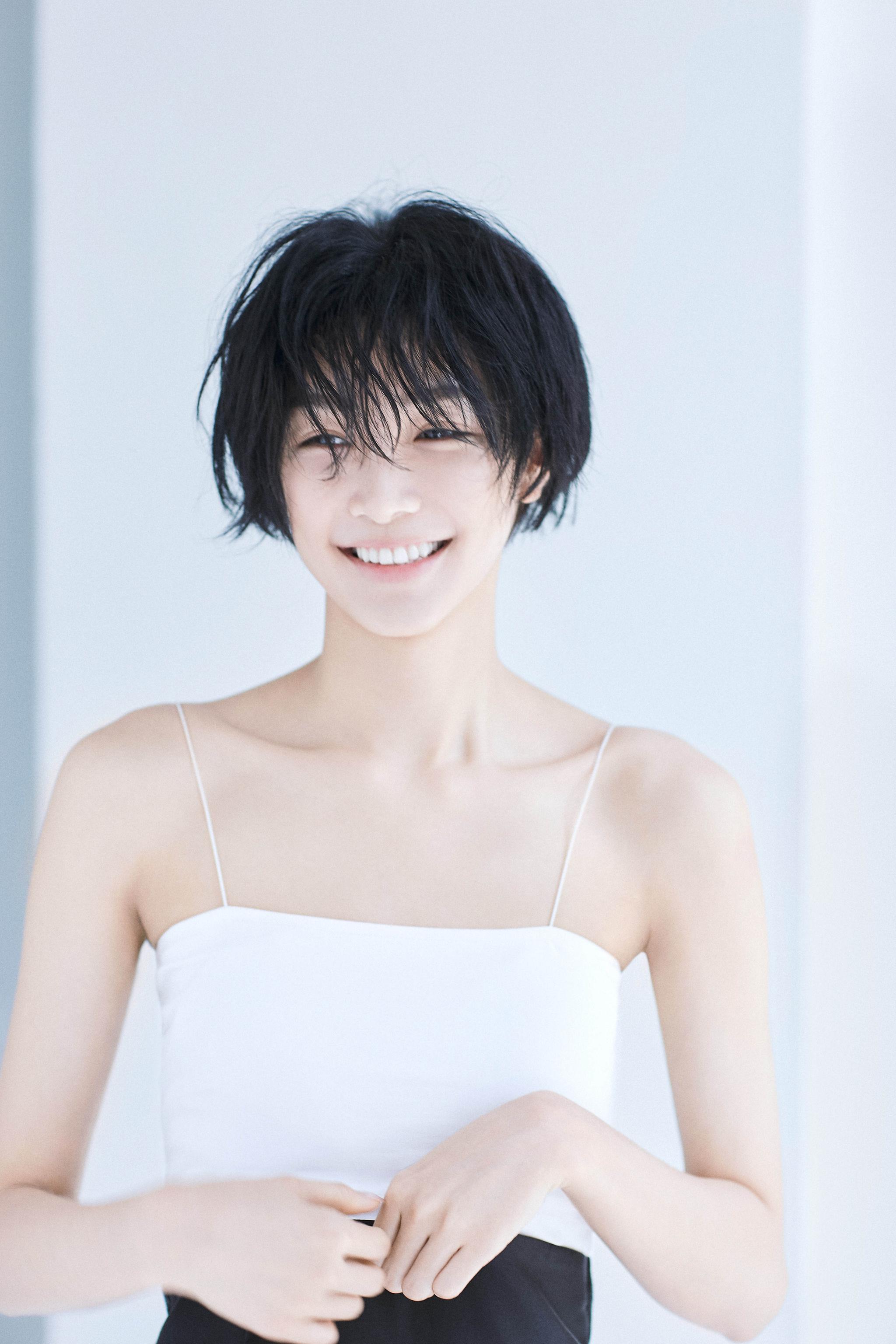 欢娱影视演员张楠zz发布最新简约风格大片