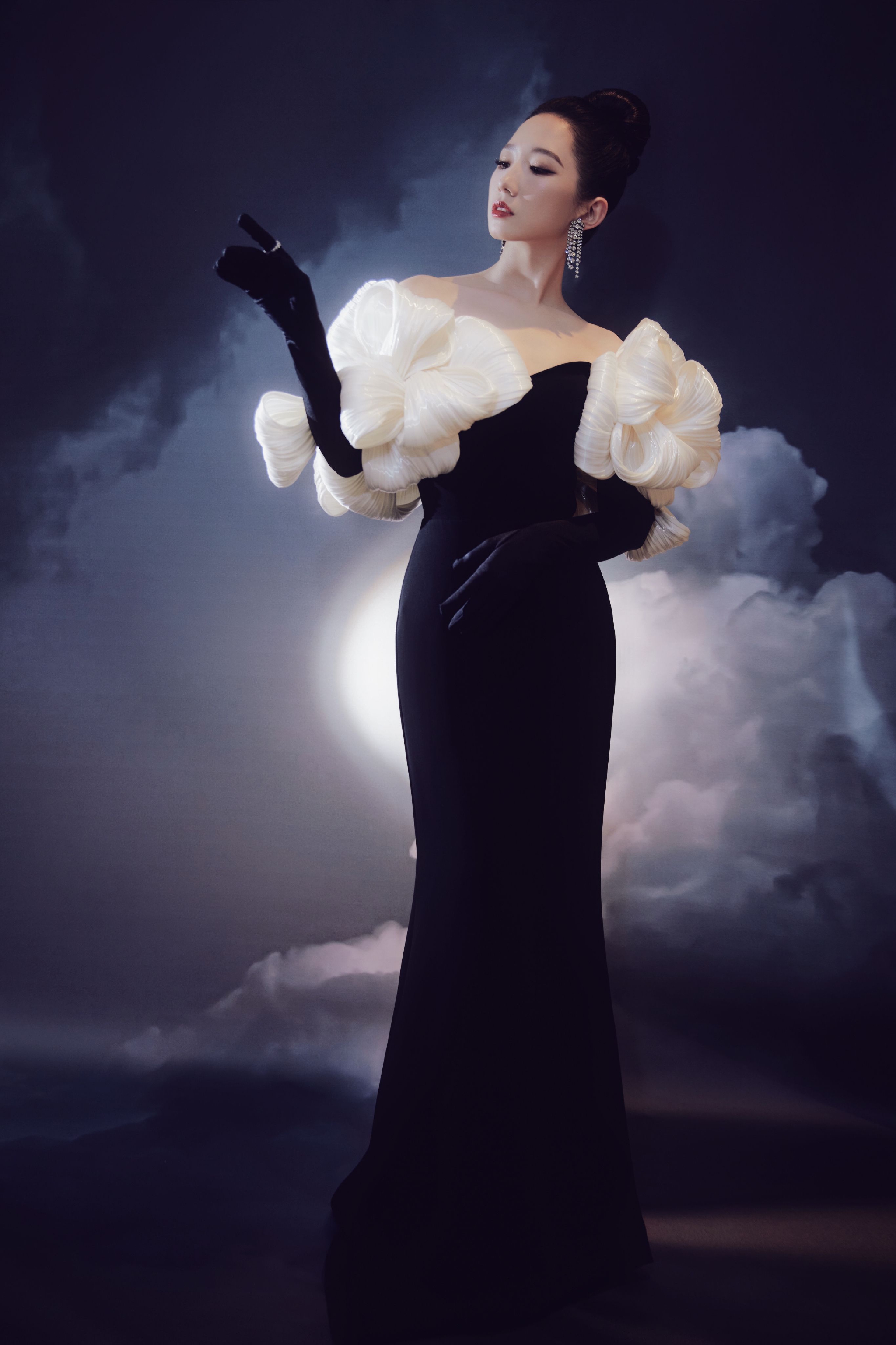 美神降临@孟美岐 天鹅颈好高贵……|孟美岐|美神|天鹅_新浪新闻