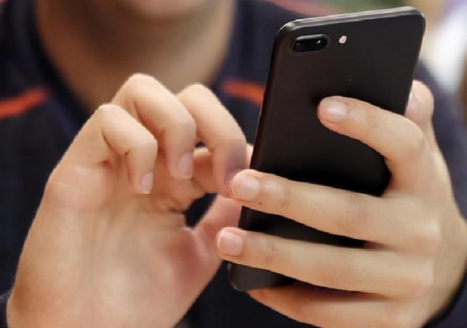 妻子带女儿跳江，丈夫：我每月赚4000，拿1000打赏女主播怎么了？休闲区蓝鸢梦想 - Www.slyday.coM