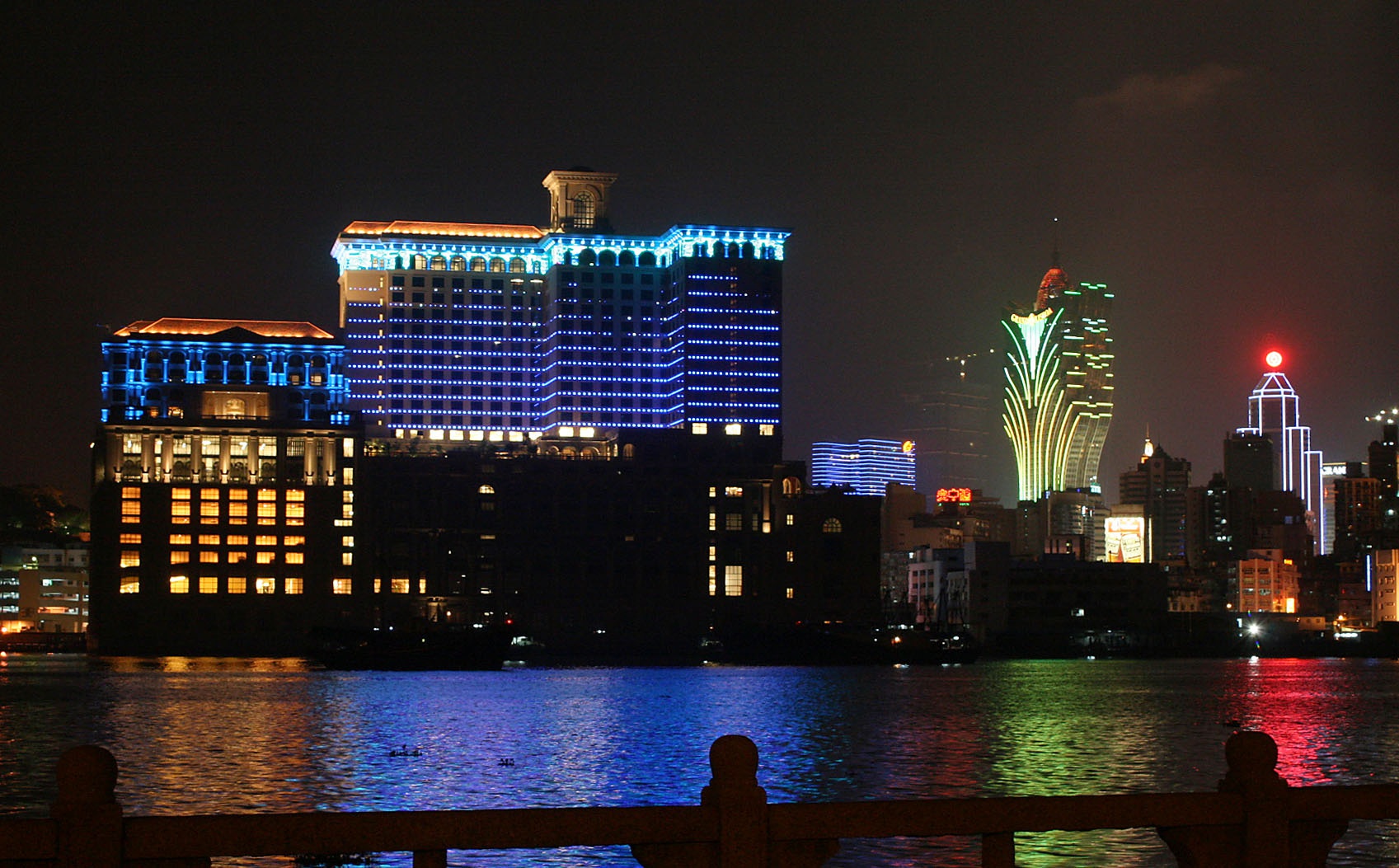 澳门各国gdp_2020年我国澳门地区经济下降56.3%,人均GDP下滑至3.57万美元