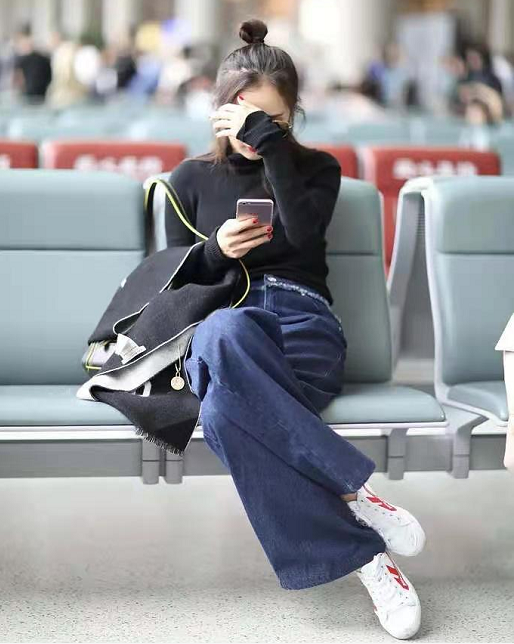 杨幂最新广告大片曝光穿露脐装秀身材变身时髦精霸气代言国货