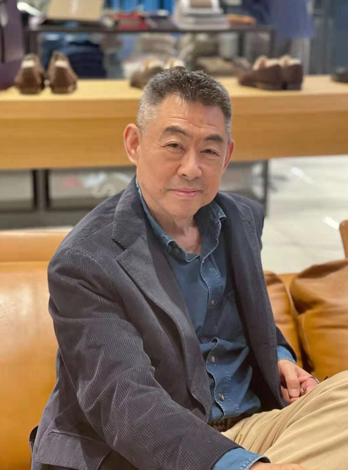 顶级名媛朱珠否认整容晒与爸爸逛街合照太温馨朱爸梨涡太抢镜