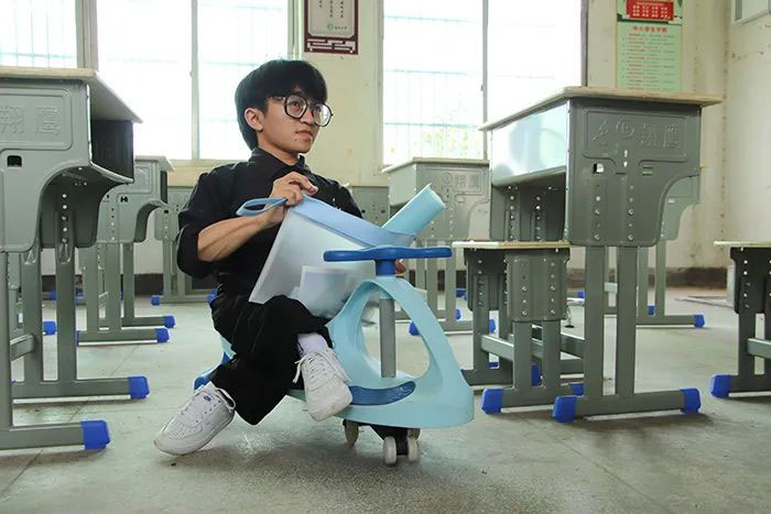 “扭扭车少年”张亮被安徽工程大学录取休闲区蓝鸢梦想 - Www.slyday.coM “扭扭车少年”张亮被安徽工程大学录取休闲区蓝鸢梦想 - Www.slyday.coM