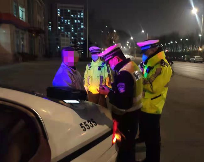 班长结婚请吃饭，男子喝三瓶啤酒开车被查出醉驾休闲区蓝鸢梦想 - Www.slyday.coM