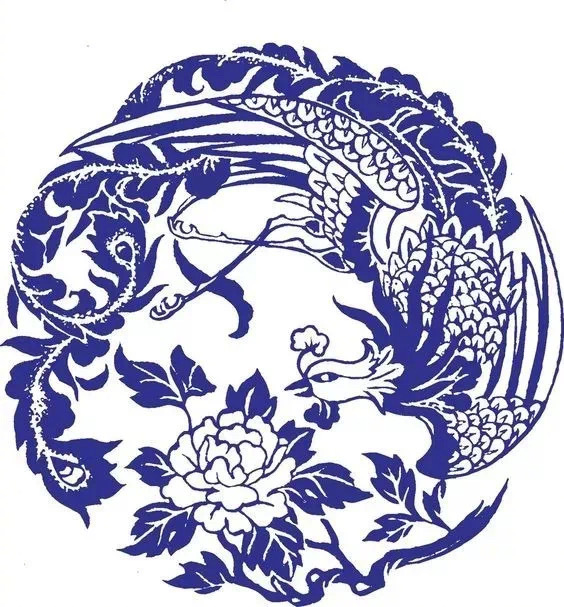 青花瓷上的花纹样式大多对称,极其富有美感,仔细观察