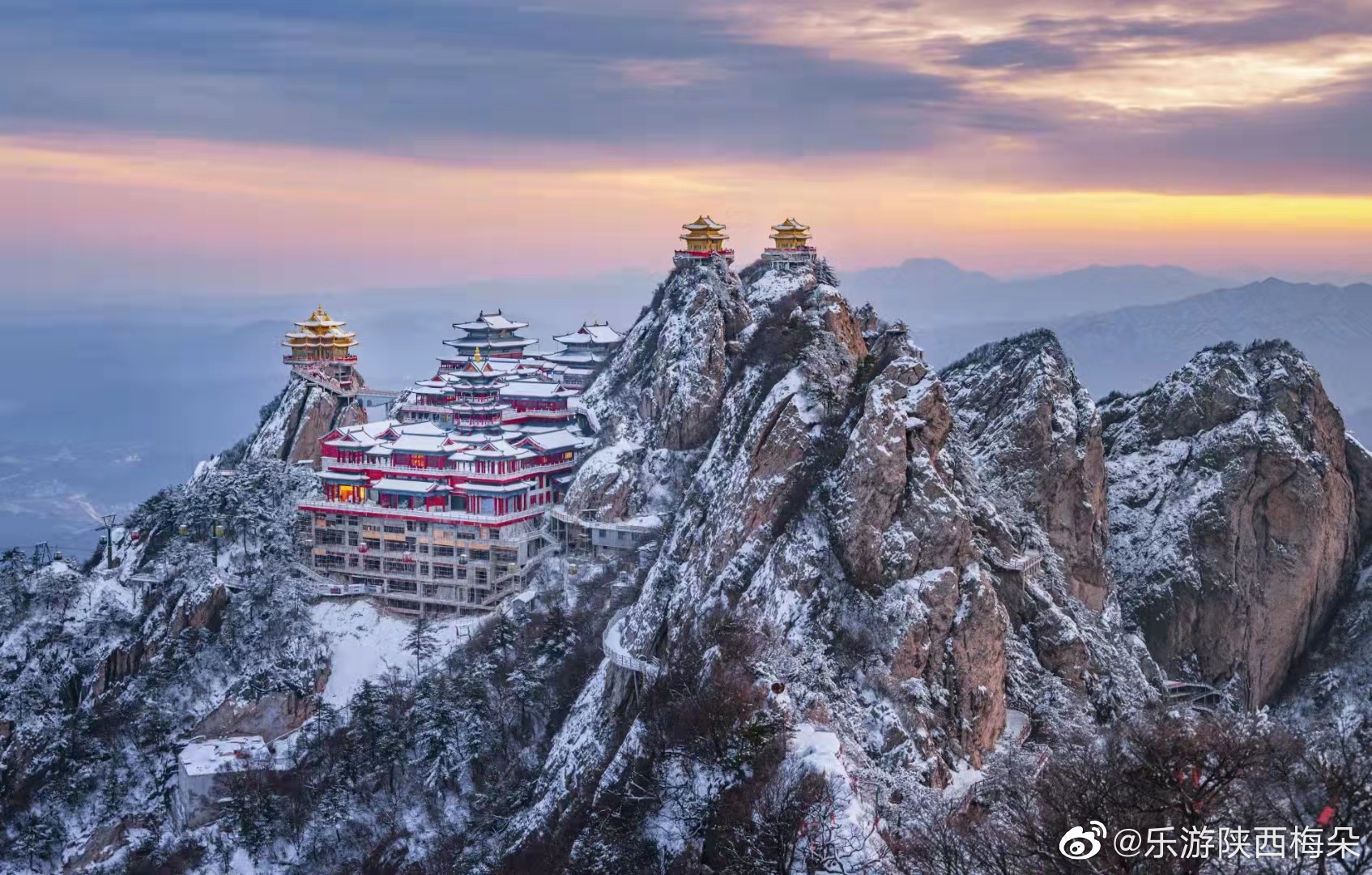 借用一组河南洛阳栾川老君山雪景送给你,把吉祥如意都送到.