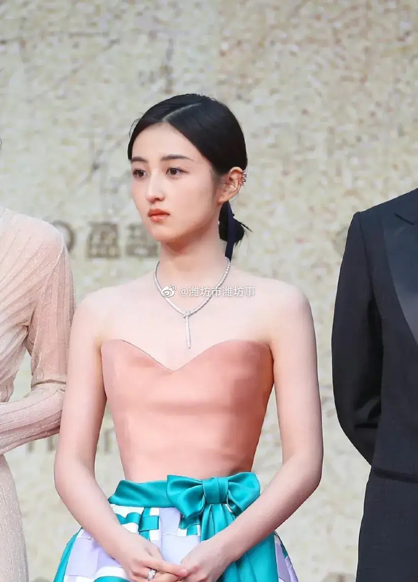 这么一看张子枫瘦了好多啊,瘦了以后的张子枫有惊艳到你吗?__财经头条