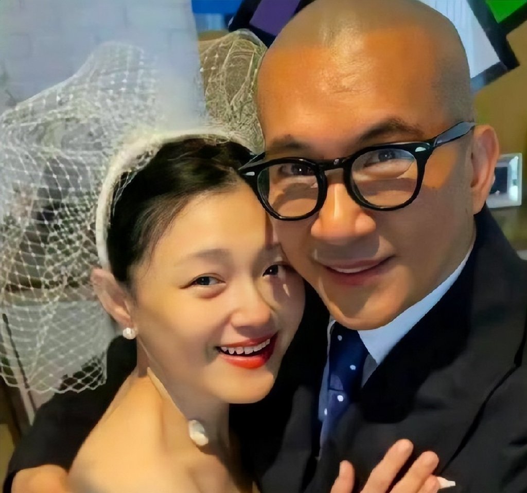 汪小菲大S庆结婚十周年 两人捧脸自拍超甜腻 - 360娱乐，你开心就好