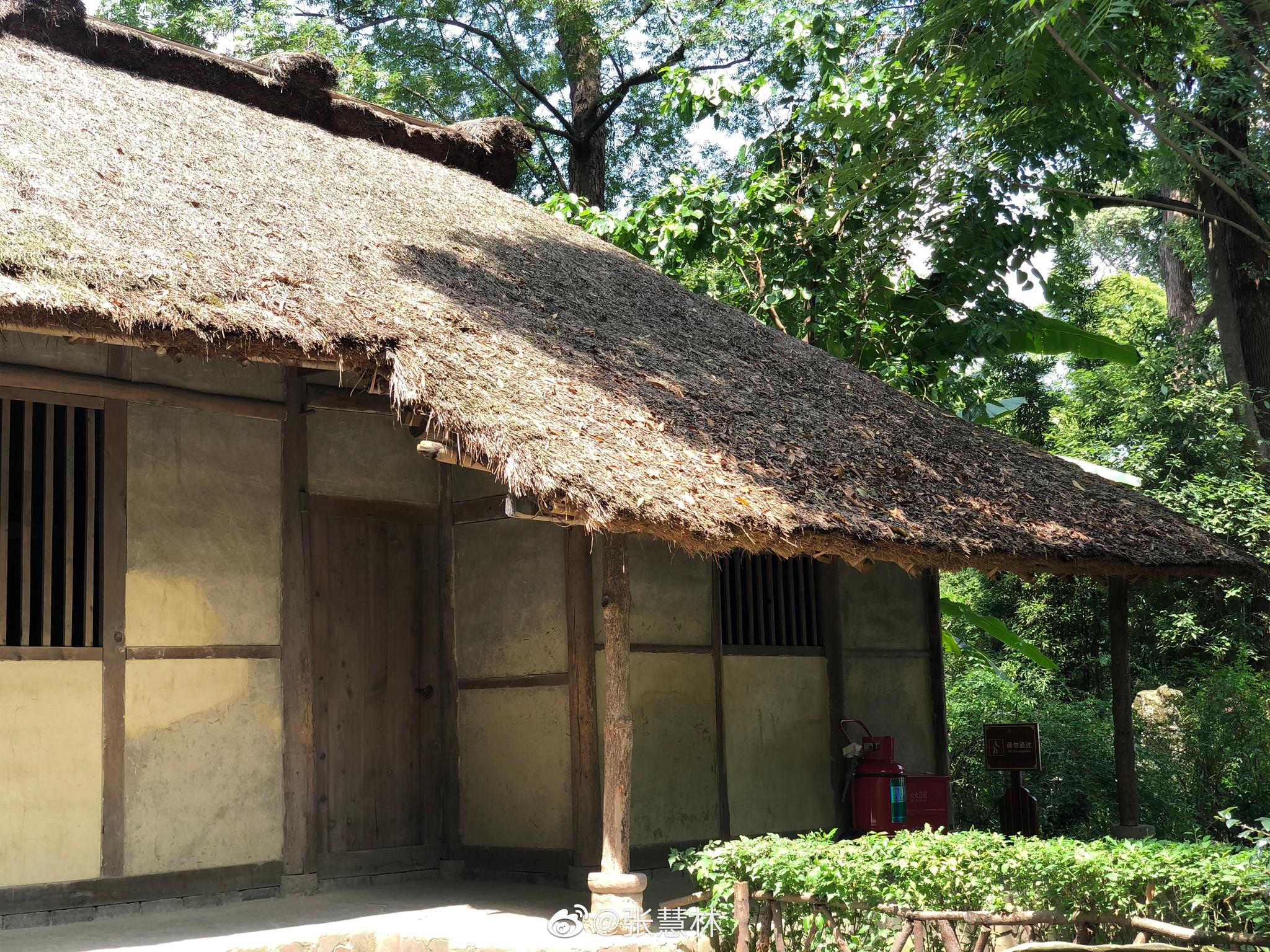 杜甫草堂是中国唐代大诗人杜甫流寓成都时的故居