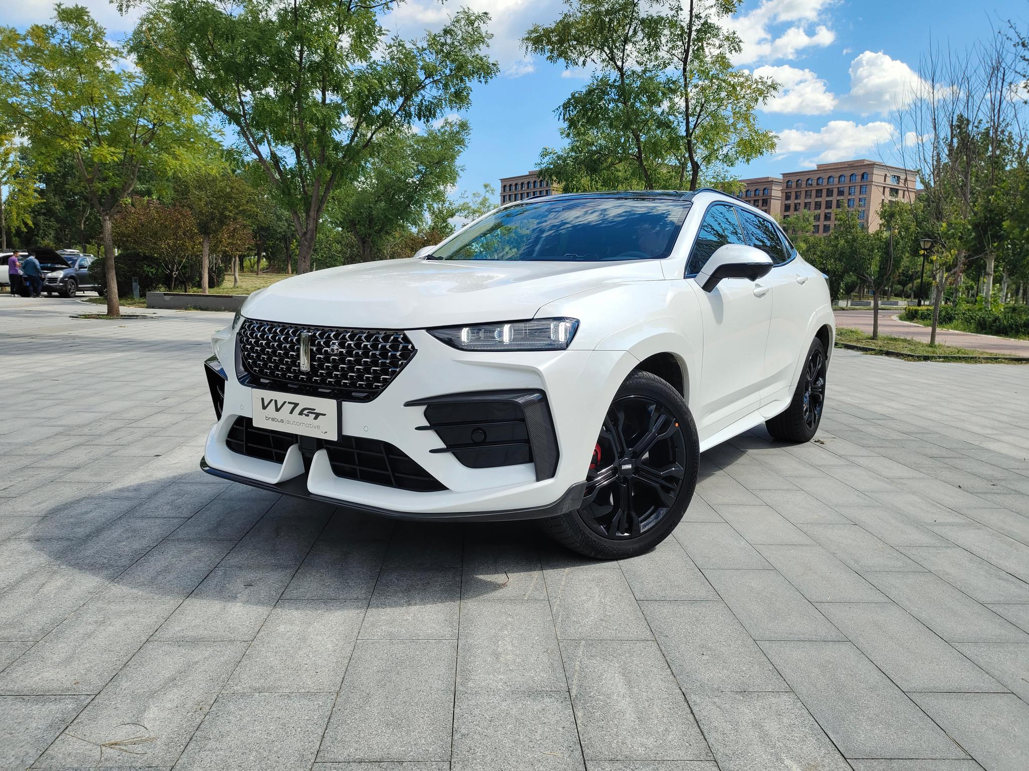 今儿体验vv7 gt巴博斯版,外观用了一些碳纤维套件