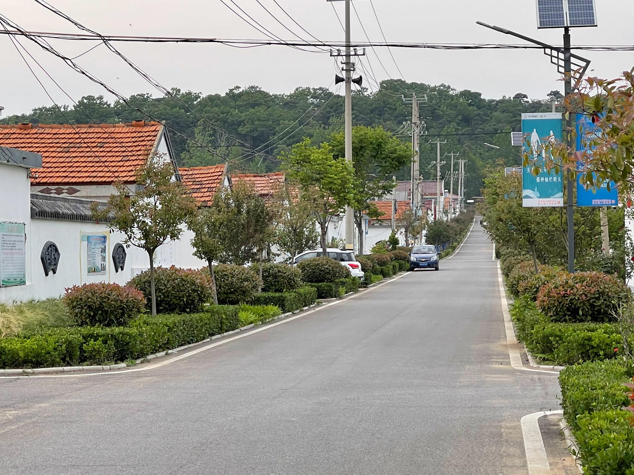参观连云港市赣榆县塔山镇太平村墙面上的新编二十四孝