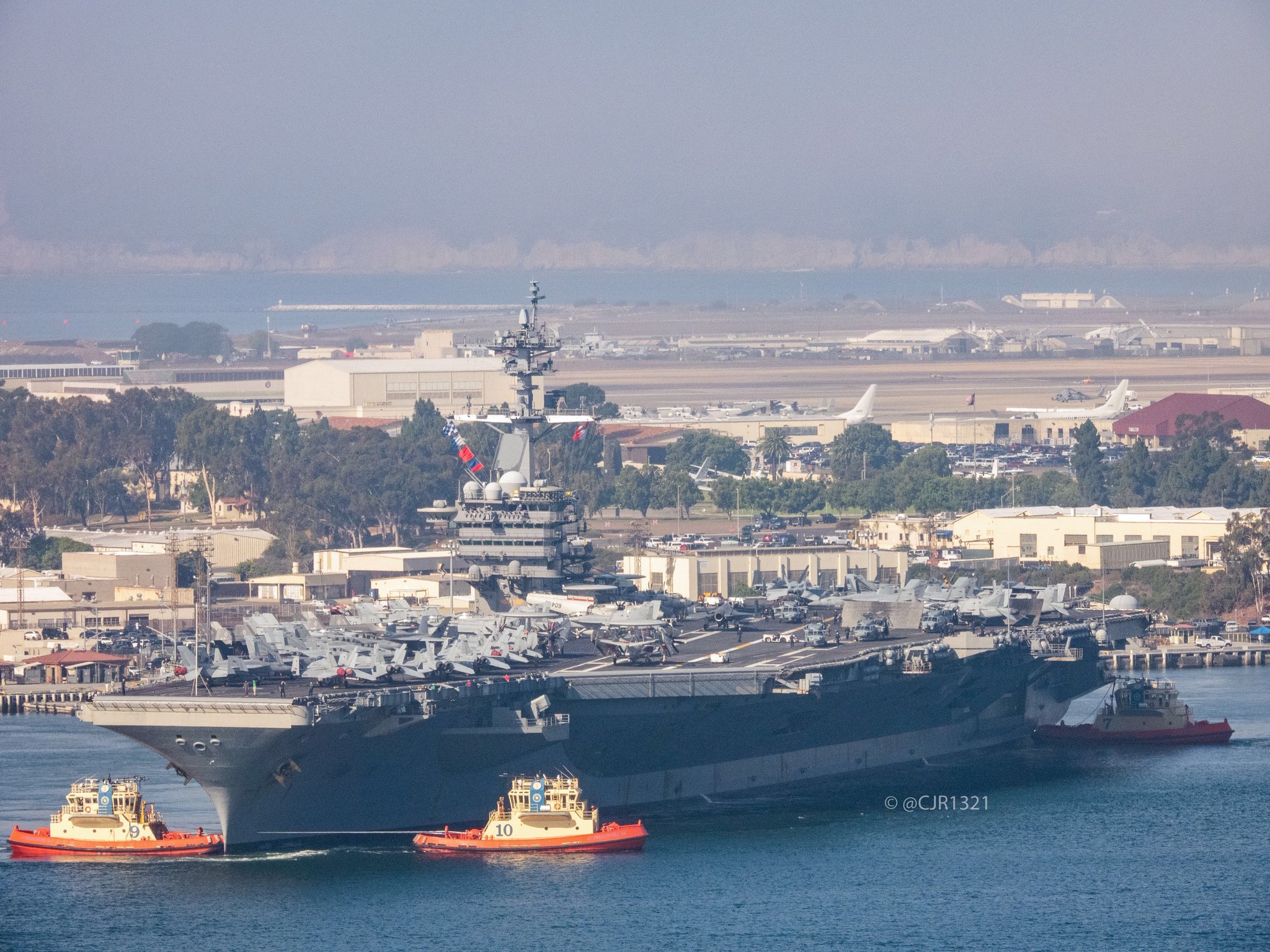 美国海军尼米兹级亚伯拉罕林肯号核动力航母近日离开圣迭戈军港