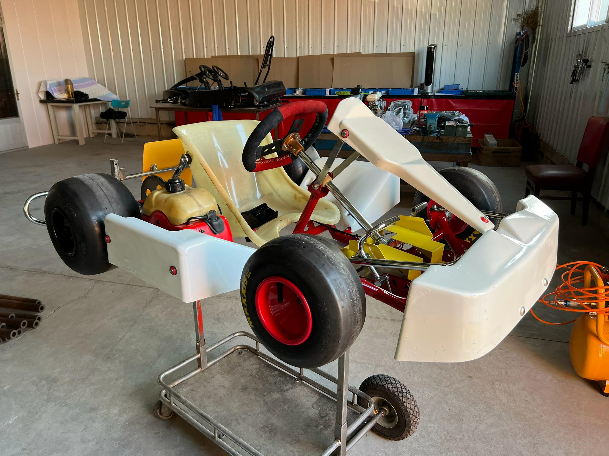 其实我一直在忙着给@小海浪乖又乖 组装他的两冲程卡丁车,讲真斯巴鲁