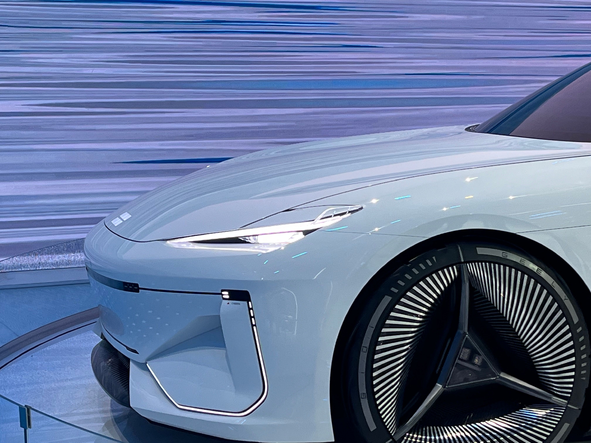 银河E8和比亚迪海豹怎么选 800V电车性价比推荐