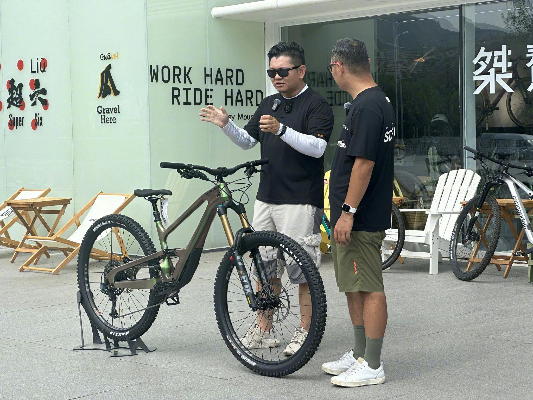 米其林从轻型到重型山地车胎都有,并且重量,性能,防止刺穿,干湿地抓地