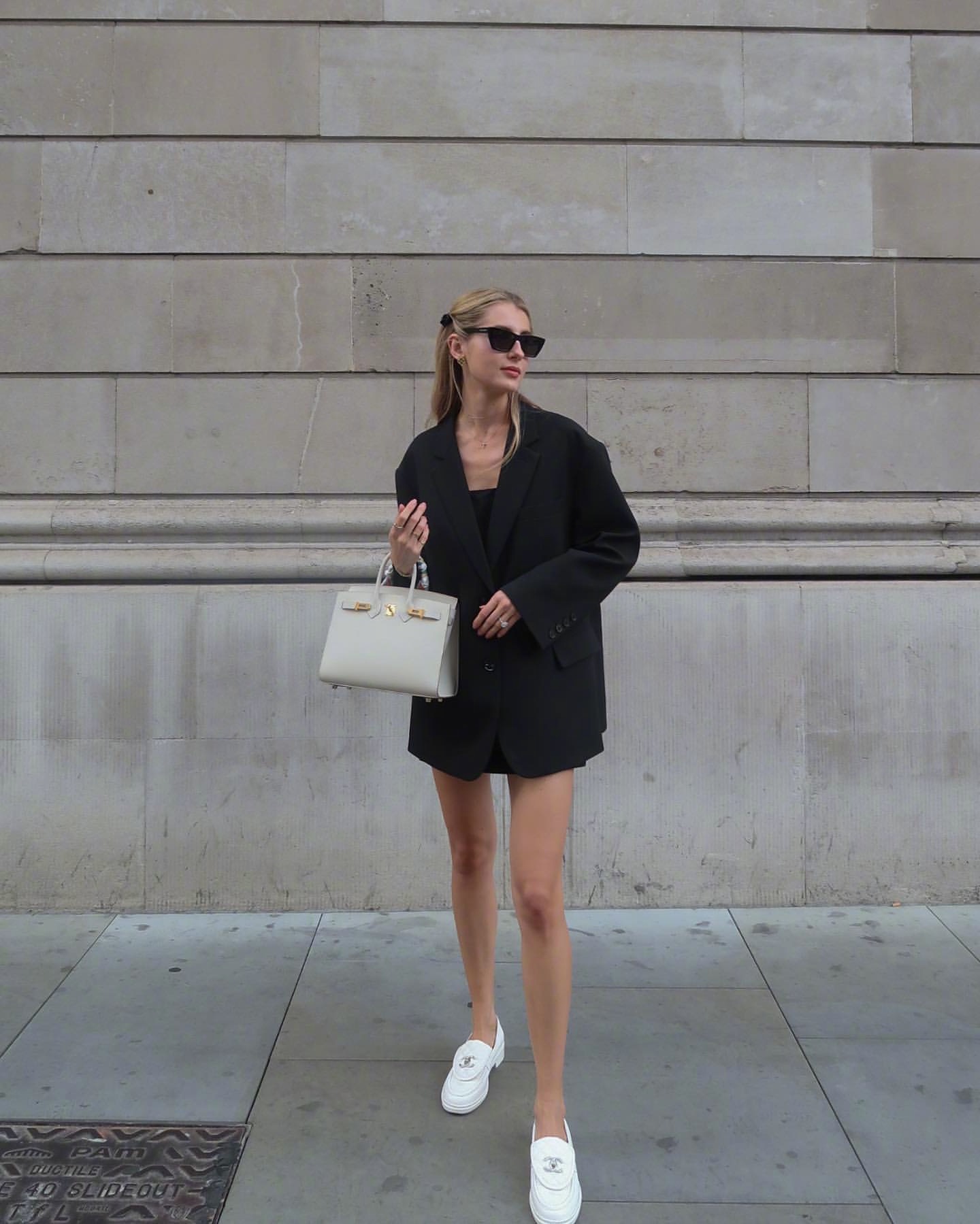 ins时尚博主的日常穿搭look更新简约色调打造的高级感