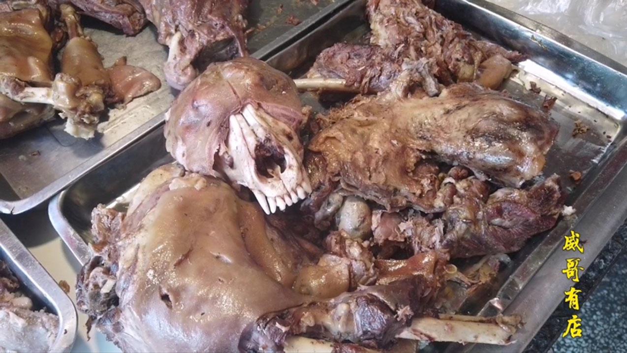 实拍徐州狗肉摊,做狗肉10几年,味香肉美58元一斤,小伙为何不吃__财经