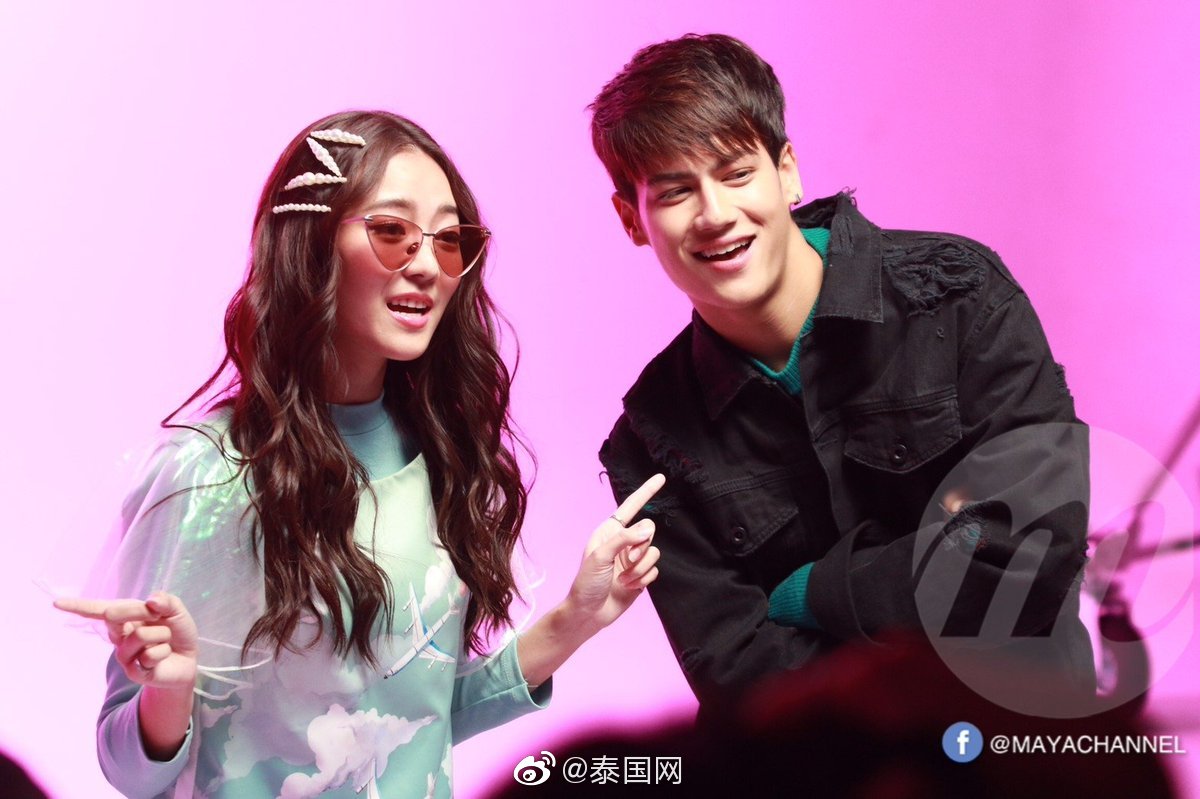 1/ 6泰国网报道,日前,泰国当红女艺人,年度热曲《》主唱之一pearwah