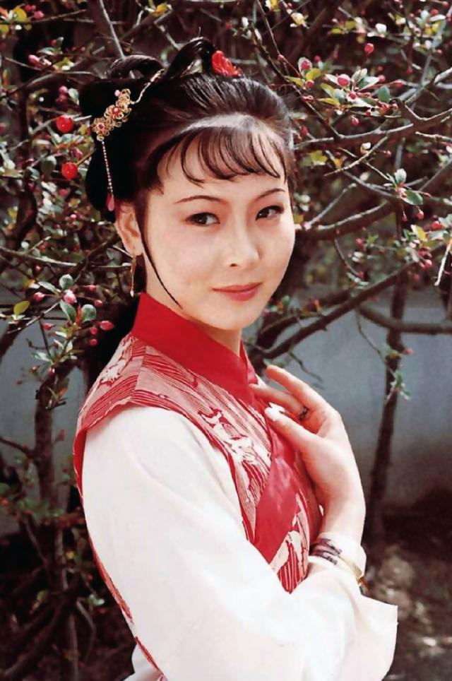 《红楼梦》里小红的形象熠熠熠生辉,不仅仅因为她的爱情