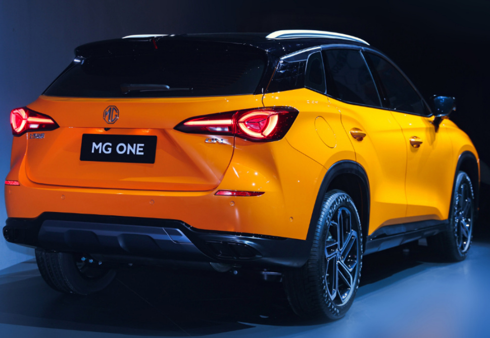 十万级紧凑型SUV如何选？名爵ONE对比吉利帝豪S