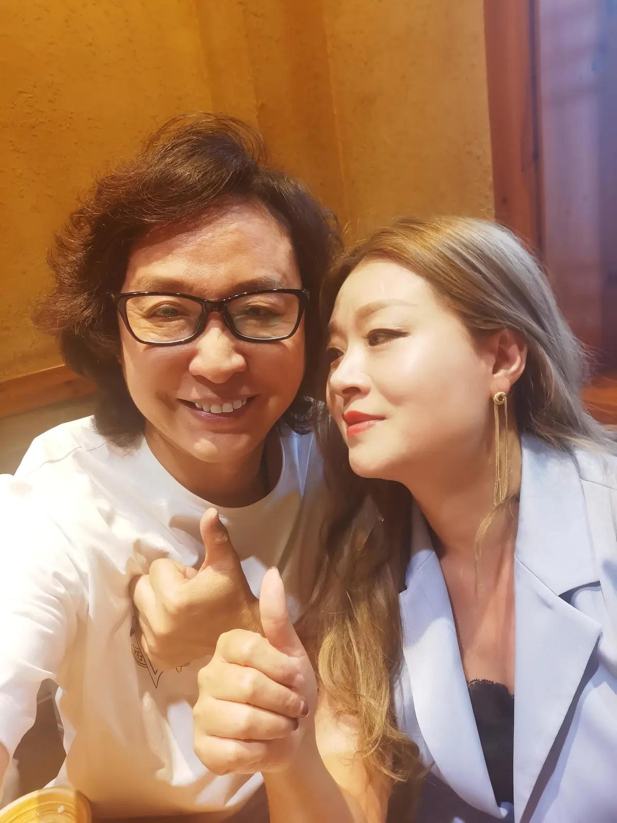 著名歌手谢军《阿哥阿妹》助力贵州教育事业