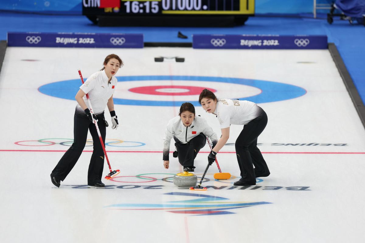 冬奥会女子冰壶循环赛:中国队不敌美国队休闲区蓝鸢梦想 - Www.slyday.coM 冬奥会女子冰壶循环赛:中国队不敌美国队休闲区蓝鸢梦想 - Www.slyday.coM