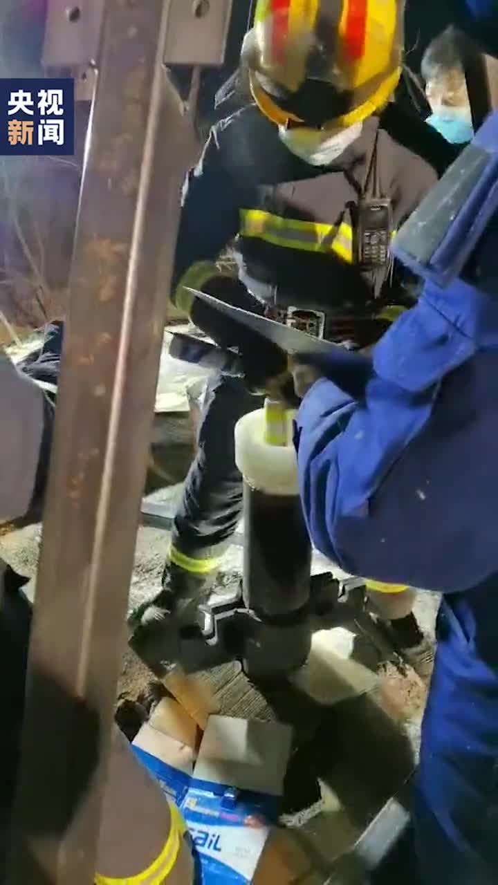 井下被困矿工传上话来说： 想吃咸菜、火腿肠，想喝小米粥休闲区蓝鸢梦想 - Www.slyday.coM