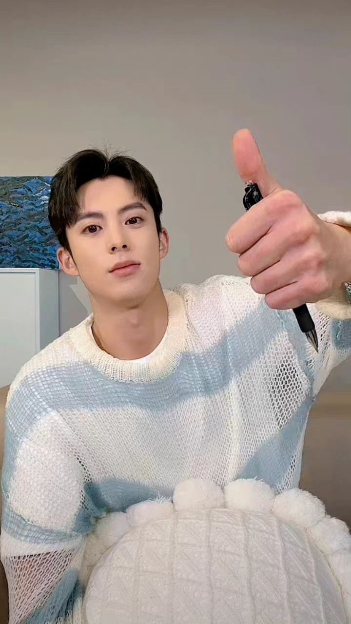 王鹤棣今日直播截图帅哥状态在线颜值真的太能抗了