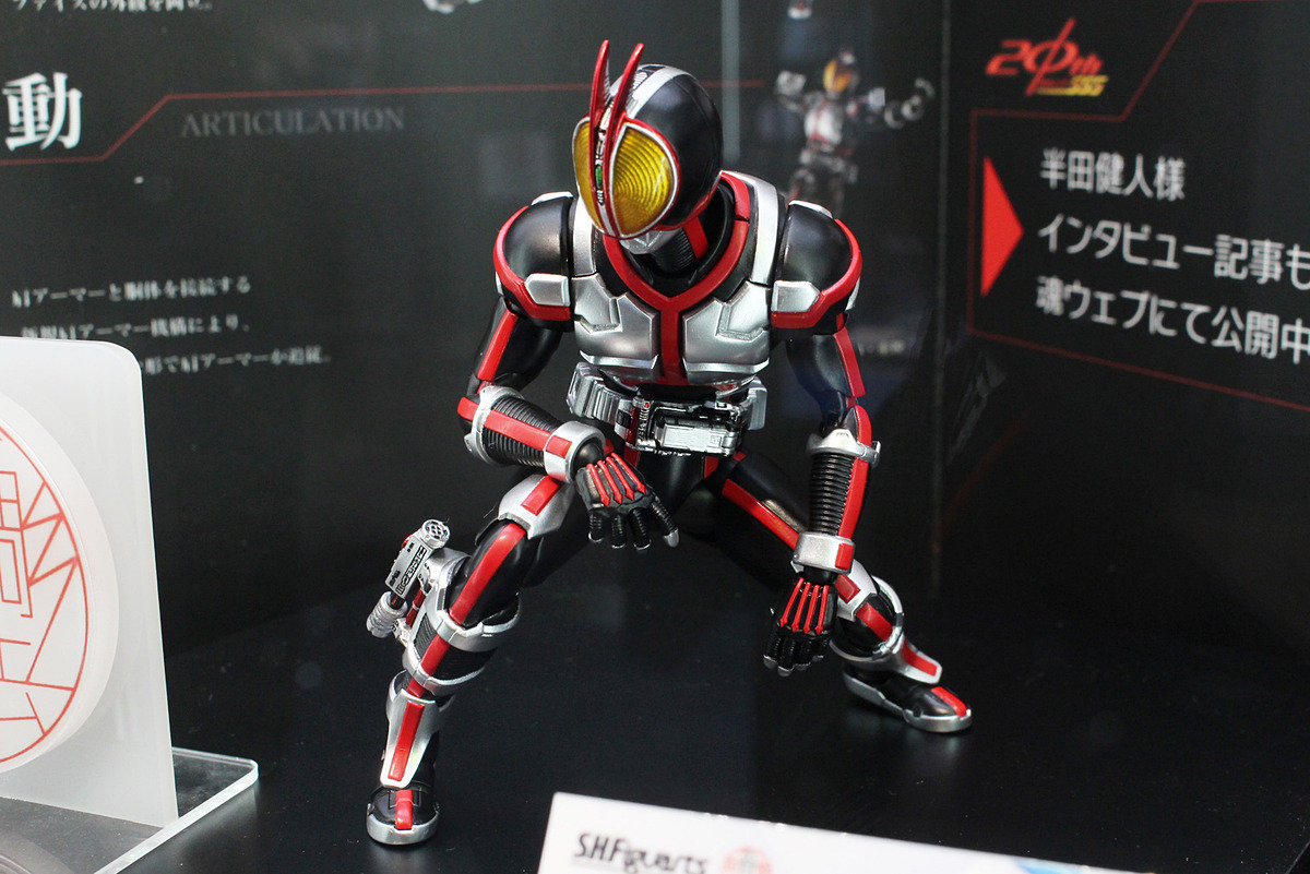 S.H.Figuarts真骨雕制法 假面骑士FAIZ 万代魂……