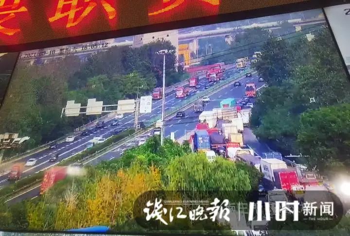 一片红!杭州出城大军已经大排长龙!地铁里全是大包小包,这样的中秋福利太幸福了休闲区蓝鸢梦想 - Www.slyday.coM 一片红!杭州出城大军已经大排长龙!地铁里全是大包小包,这样的中秋福利太幸福了休闲区蓝鸢梦想 - Www.slyday.coM