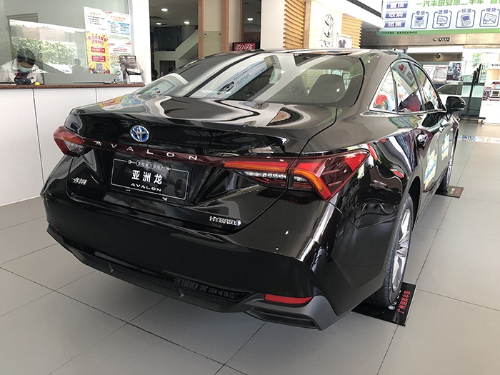 抢先看2020款丰田亚洲龙双擎2.5l除了混动不错 内饰真丑