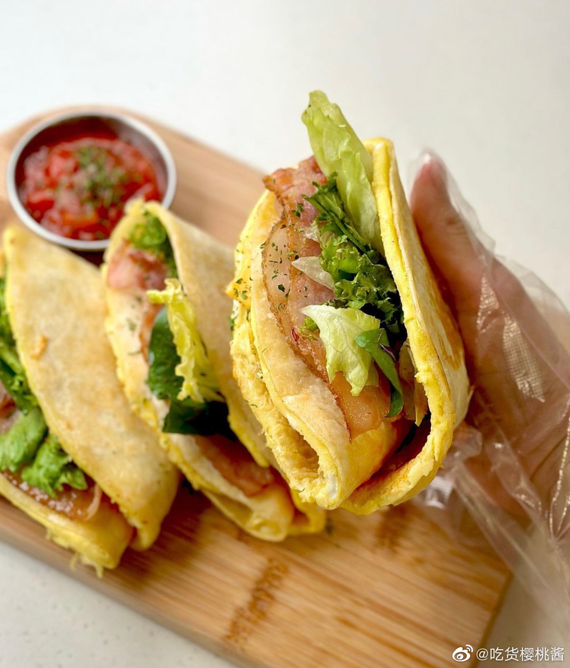 培根鸡蛋卷饼 如此简单又美味的培根鸡蛋卷饼……_高清图集_新浪网