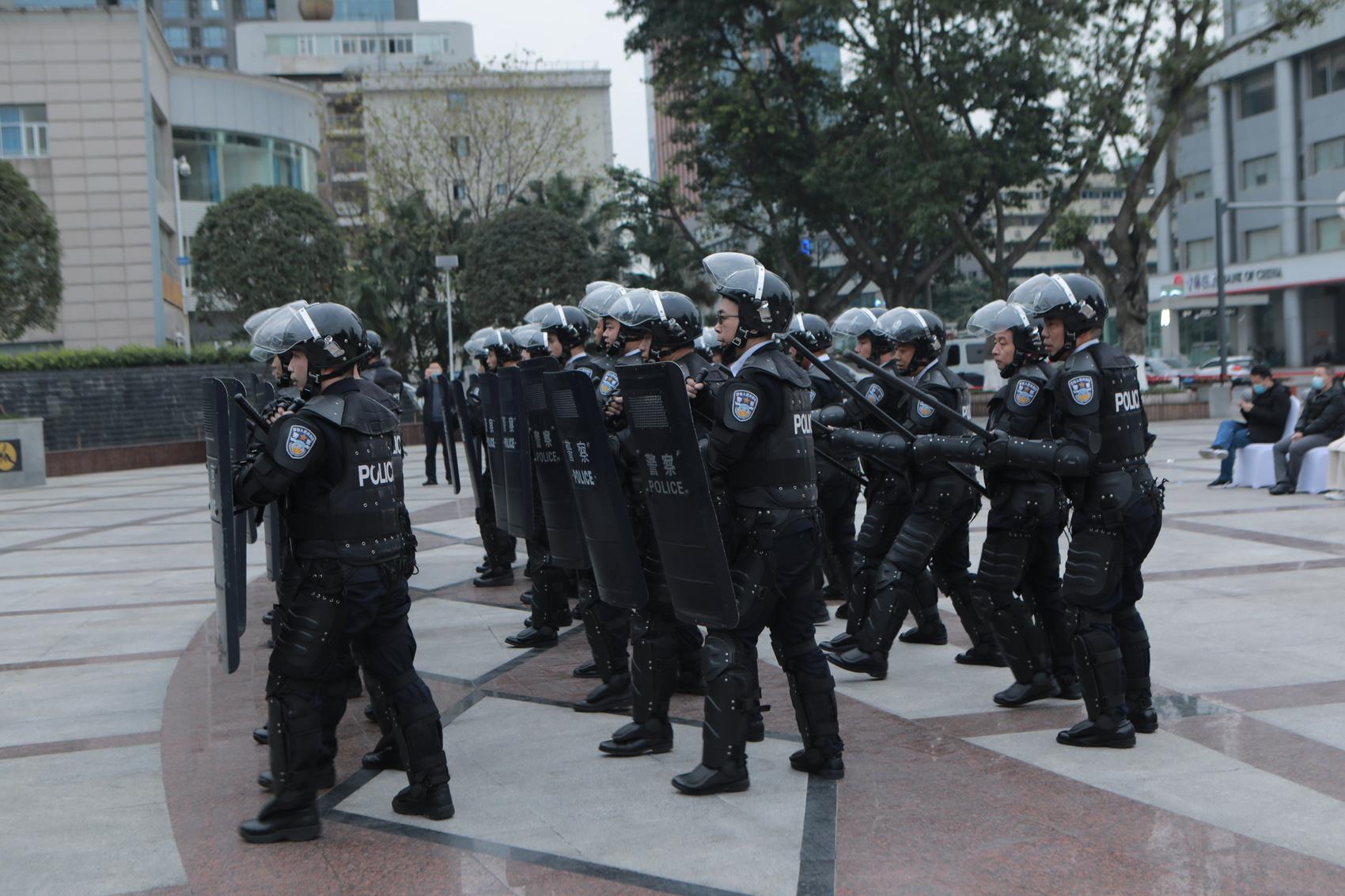 筑牢安全防线 成都金牛区开展反恐防暴演练