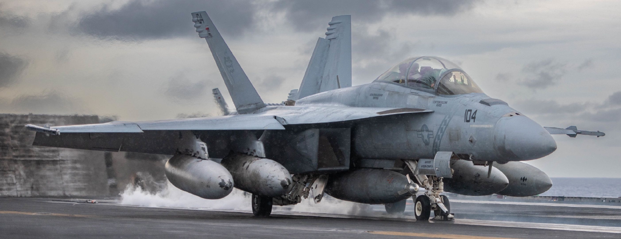 f/a-18f超级大黄蜂战斗机在菲律宾海执行飞行任务|大黄蜂|战斗机|飞行