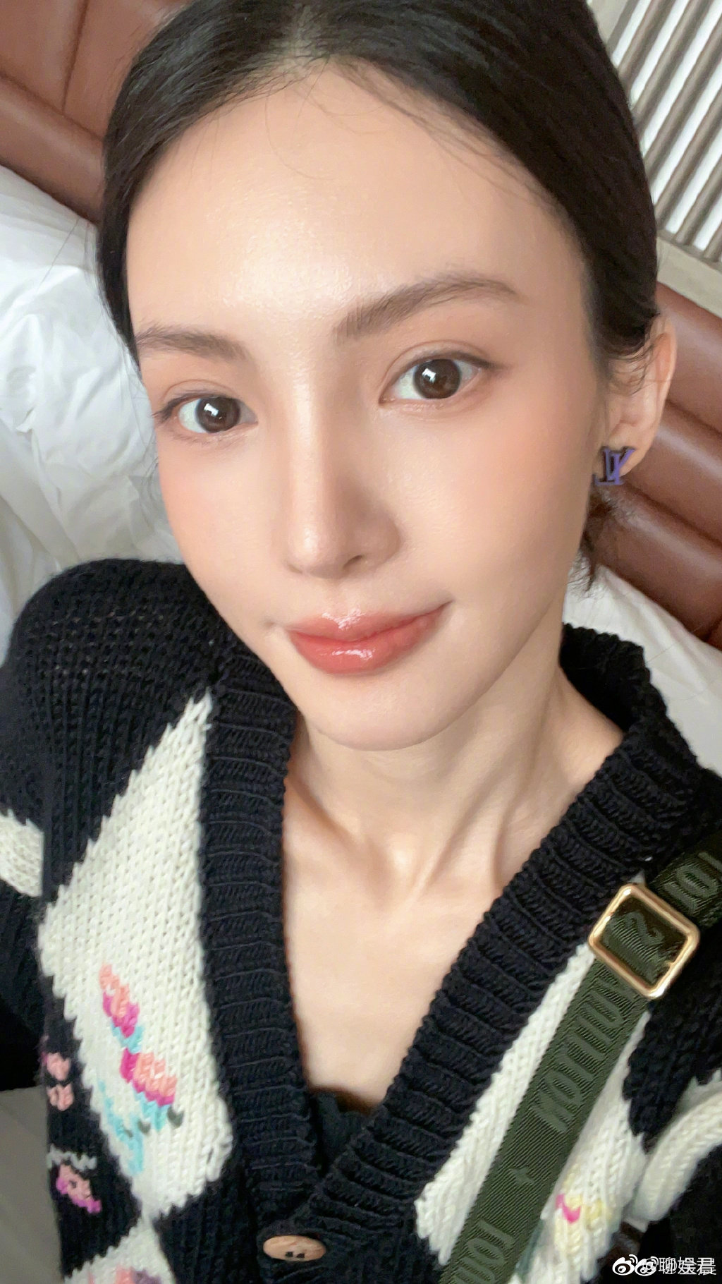 金晨现身央视元宵晚会彩排!__财经头条