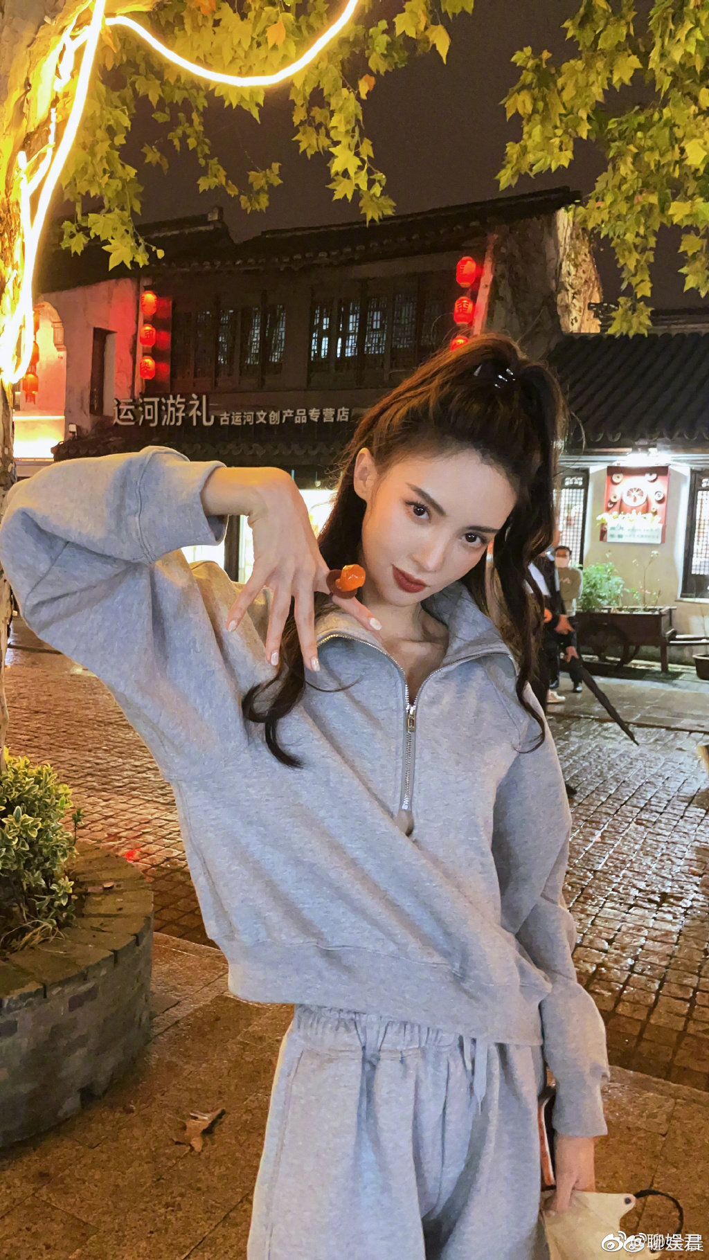 金晨现身央视元宵晚会彩排!__财经头条