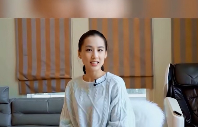 参观黄圣依住的豪宅房子外观像个滑雪场室内装修比宫殿豪华