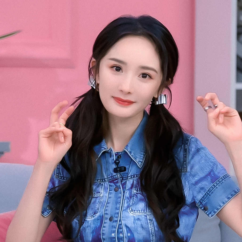 杨幂直播双马尾牛仔造型～ 可爱甜美的幂幂啊,满满少女感__财经头条