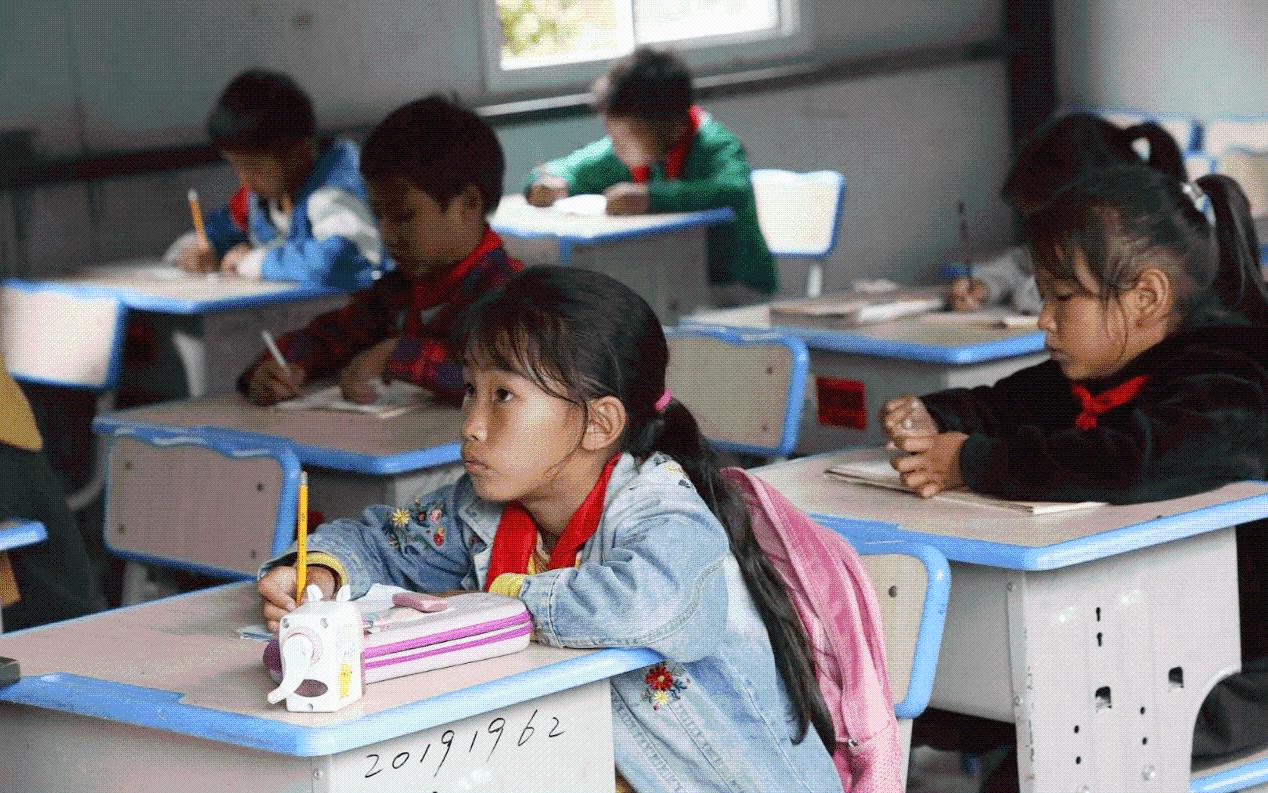 “老徐”和他的608名贫困学生|失学|绿叶|新疆_新浪新闻