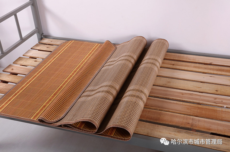 竹席也叫做凉席或者草席,是专用于夏天而制作的席子,使用起来非常的
