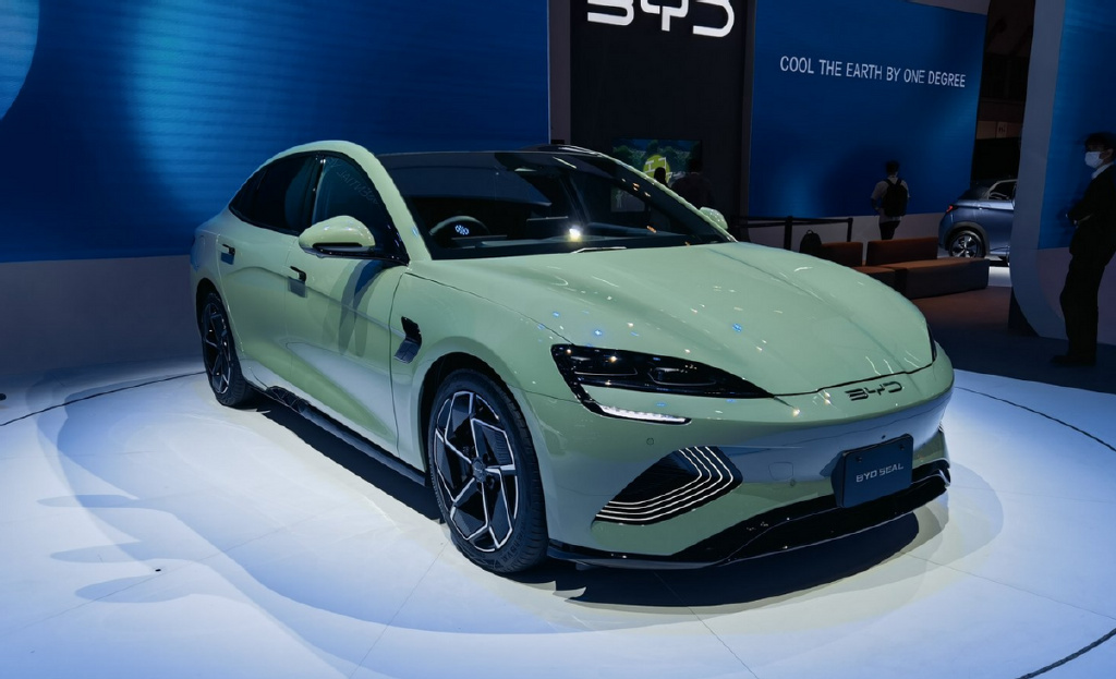 比亚迪5款车亮相东京车展日本皮尺部开始躁动