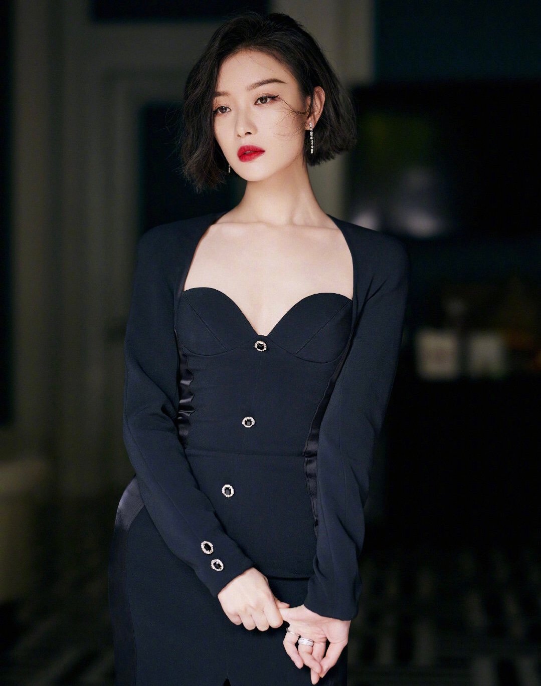 当女明星穿上礼服 露出锁骨 把身材上的优势显露无疑