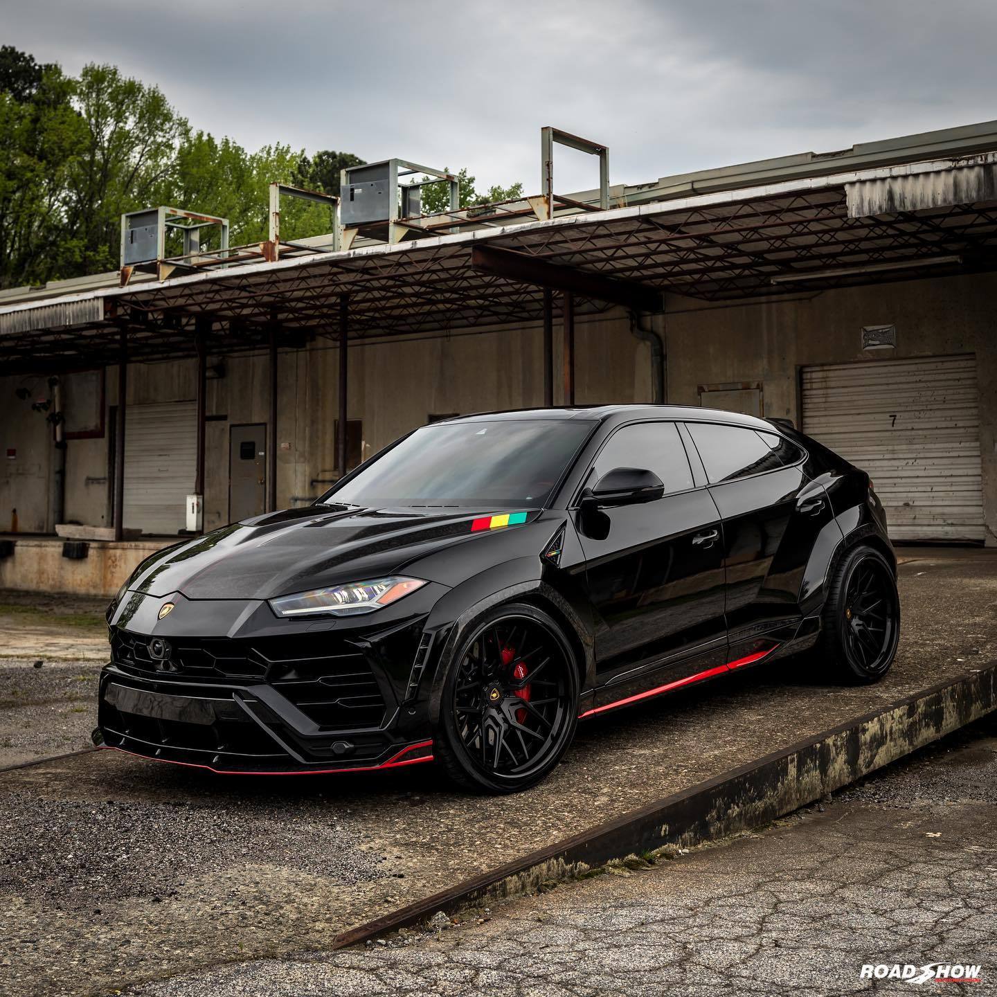 road show international公司带来的宽体兰博基尼urus改装～输出