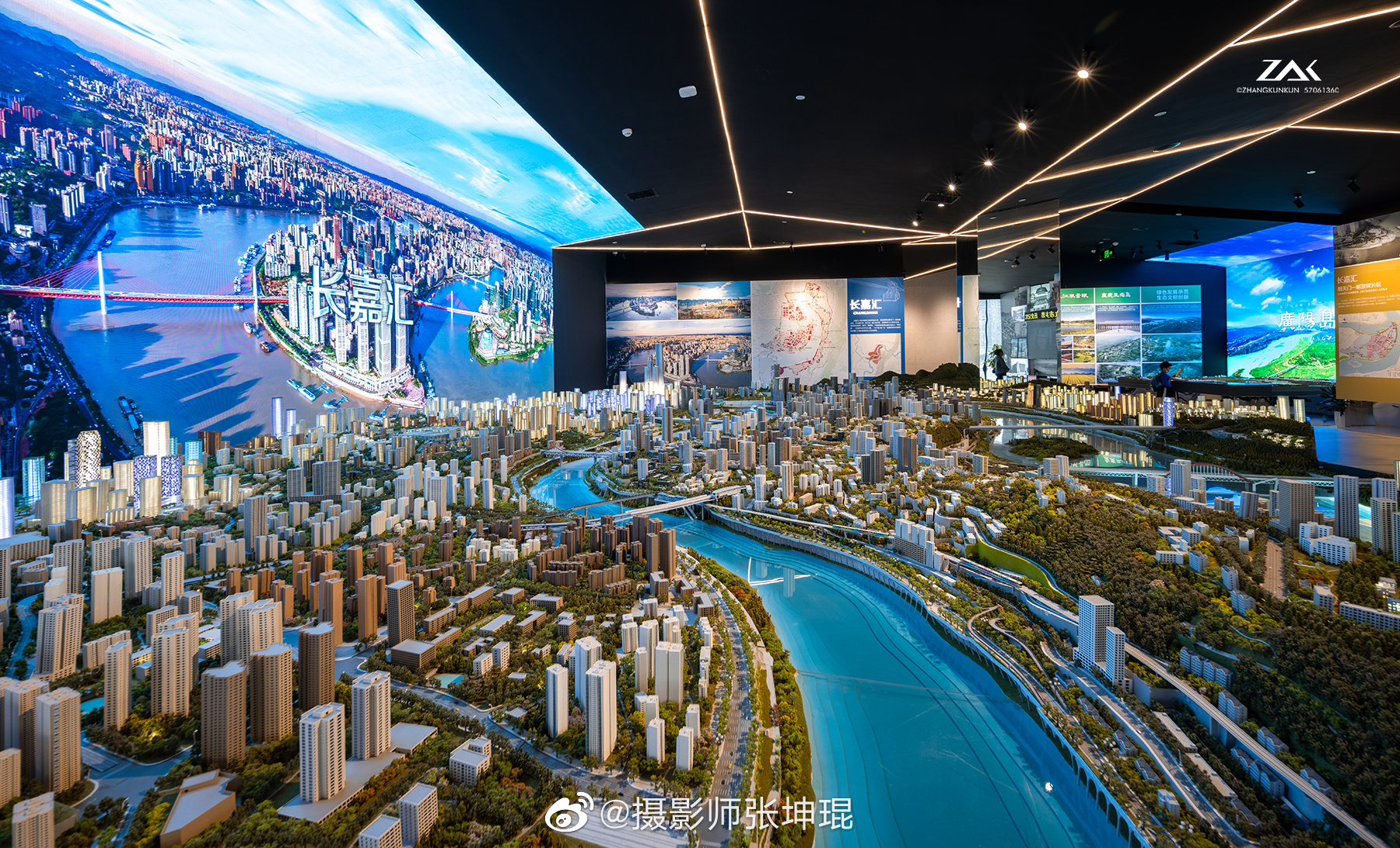 位于南滨路长嘉汇的重庆市规划展览馆新馆启幕……__财经头条